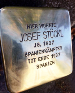 <p>HIER WOHNTE<br />
JOSEF STÖCKL<br />
JG. 1907<br />
SPANIENKÄMPFER<br />
TOT ENDE 1937<br />
SPANIEN</p>
