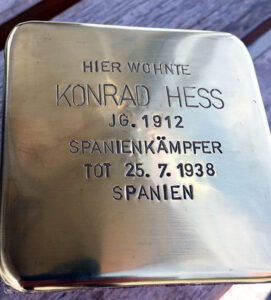 <p>HIER WOHNTE<br />
KONRAD HESS<br />
JG. 1912<br />
SPANIENKÄMPFER<br />
TOT 25. 7. 1938<br />
SPANIEN</p>
