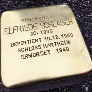 <p>HIER WOHNTE<br />
ELFRIEDE SCHLAGER<br />
JG. 1930<br />
DEPORTIERT 10. 12. 1940<br />
SCHLOSS HARTHEIM<br />
ERMORDET 1940</p>
