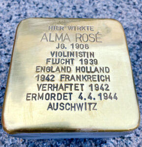 <p>HIER WIRKTE<br />
ALMA ROSÉ<br />
JG. 1906<br />
VIOLINISTIN<br />
FLUCHT 1939<br />
ENGLAND, HOLLAND<br />
1942 FRANKREICH<br />
VERHAFTET 1942<br />
ERMORDET 4.4.1944<br />
AUSCHWITZ</p>
