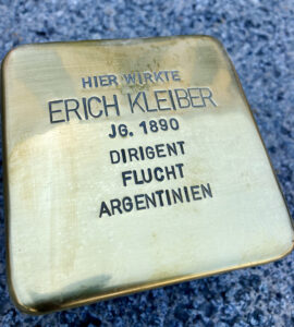 <p>HIER WIRKTE<br />
ERICH KLEIBER<br />
JG. 1890<br />
DIRIGENT<br />
FLUCHT<br />
ARGENTINIEN</p>
