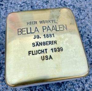 <p>HIER WIRKTE<br />
BELLA PAALEN<br />
JG. 1881<br />
SÄNGERIN<br />
FLUCHT 1939<br />
USA</p>
