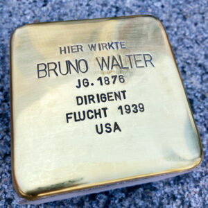 <p>HIER WIRKTE<br />
BRUNO WALTER<br />
JG. 1876<br />
DIRIGENT<br />
FLUCHT 1939<br />
USA</p>
