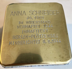 <p>ANNA SCHNEIDER<br />
JG. 1900<br />
IM WIDERSTAND<br />
VERHAFTET ANF. 1944<br />
INTERNIERT<br />
BERLIN-PLÖTZENSEE<br />
HINGERICHTET 9.6.1944</p>
