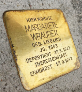 <p>HIER WOHNTE<br />
MARGARETE<br />
WRAUBEK<br />
GEB. LIEBLICH<br />
JG. 1863<br />
DEPORTIERT 1942<br />
THERESIENSTADT<br />
ERMORDET 17.9.1942</p>

