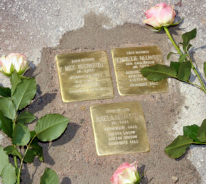 <p>HIER WOHNTE<br />
MAX NEUWIRTH<br />
JG. 1892<br />
VERHAFTET 1940<br />
BUCHENWALD<br />
1940 DACHAU<br />
ERMORDET 13.5.1941</p>
