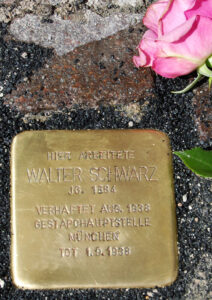 <p>HIER ARBEITETE<br />
WALTER SCHWARZ<br />
JG. 1884<br />
VERHAFTET AUG. 1938<br />
GESTAPOHAUPTSTELLE<br />
MÜNCHEN<br />
TOT 1.9.1938</p>
