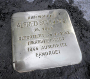 <p>HIER WOHNTE<br />
ALFRED SCHULHOF<br />
JG. 1881<br />
DEPORTIERT 24.10.1942<br />
THERESIENSTADT<br />
1944 AUSCHWITZ<br />
ERMORDET</p>
