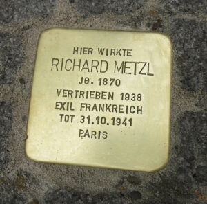 <p>HIER WIRKTE<br />
RICHARD METZL<br />
JG. 1870<br />
VERTRIEBEN 1938<br />
EXIL FRANKREICH<br />
TOT 31.10.1941<br />
PARIS</p>
