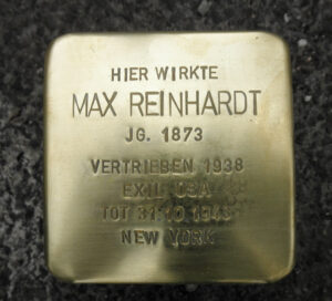 <p>HIER WIRKTE<br />
MAX REINHARDT<br />
JG. 1873<br />
VERTRIEBEN 1938<br />
EXIL USA<br />
TOT 31.10.1943<br />
NEW YORK</p>
