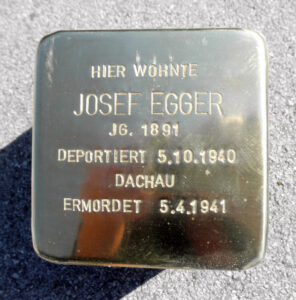 <p>HIER WOHNTE<br />
JOSEF EGGER<br />
JG. 1891<br />
DEPORTIERT 5.10.1940<br />
DACHAU<br />
ERMORDET 5.4.1941</p>
