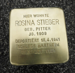 <p>HIER WOHNTE<br />
ROSINA STIEGER<br />
GEB. PITTER<br />
JG. 1909<br />
DEPORTIERT 18.4.1941<br />
SCHLOSS HARTHEIM<br />
ERMORDET 1941</p>
