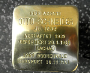 <p>HIER WOHNTE<br />
OTTO SCHNEIDER<br />
JG. 1882<br />
VERHAFTET 1939<br />
DEPORTIERT 20.1.1941<br />
DACHAU<br />
1941 BUCHENWALD<br />
ERMORDET 30.11.1941</p>
