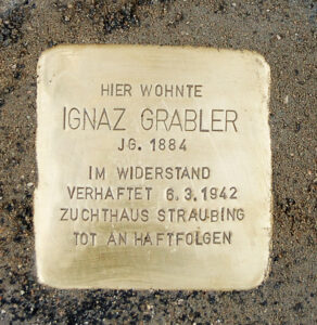 <p>HIER WOHNTE<br />
IGNAZ GRABLER<br />
JG. 1884<br />
IM WIDERSTAND<br />
VERHAFTET 6.3.1942<br />
ZUCHTHAUS STRAUBING<br />
TOT AN HAFTFOLGEN<br />
27.8.1949</p>
