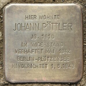 <p>HIER WOHNTE<br />
JOHANN PÖTTLER<br />
JG. 1910<br />
IM WIDERSTAND<br />
VERHAFTET MAI 1942<br />
BERLIN-PLÖTZENSEE<br />
HINGERICHTET 1.6.1943</p>
