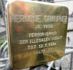 <p>HERMINE GRAUPNER<br />
JG. 1908<br />
TERROR-OPFER<br />
DER ILLEGALEN NSDAP<br />
TOT 12.7.1934<br />
SALZBURG</p>

