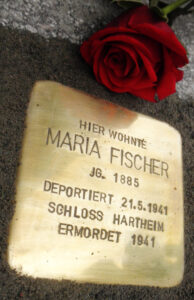 <p>HIER WOHNTE<br />
MARIA FISCHER<br />
JG. 1885<br />
DEPORTIERT 21.5.1941<br />
SCHLOSS HARTHEIM<br />
ERMORDET 1941</p>
