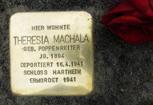 <p>HIER WOHNTE<br />
THERESIA MACHALA<br />
GEB. POPPENREITER<br />
JG. 1894<br />
DEPORTIERT 16.4.1941<br />
SCHLOSS HARTHEIM<br />
ERMORDET 1941</p>
