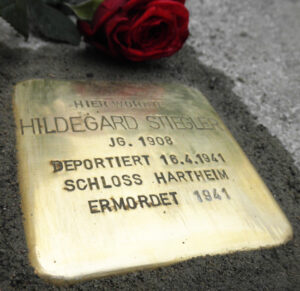 <p>HIER WOHNTE<br />
HILDEGARD STIEGLER<br />
JG- 1908<br />
DEPORTIERT 16.4.1941<br />
SCHLOSS HARTHEIM<br />
ERMORDET 1941</p>
