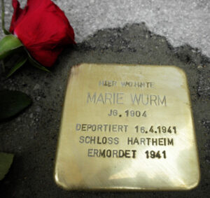 <p>HIER WOHNTE<br />
MARIE WURM<br />
JG. 1904<br />
DEPORTIERT 16.4.1941<br />
SCHLOSS HARTHEIM<br />
ERMORDET 1941</p>
