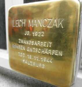 <p>LECH MANCZAK<br />
JG. 1922<br />
ZWANGSARBEIT<br />
BOMBEN ENTSCHÄRFEN<br />
TOT 18.11.1944<br />
SALZBURG</p>
