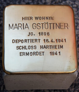 <p>HIER WOHNTE<br />
MARIA GSTÖTTNER<br />
JG. 1896<br />
DEPORTIERT 16.4.1941<br />
SCHLOSS HARTHEIM<br />
ERMORDET 1941</p>
