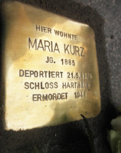 <p>HIER WOHNTE<br />
MARIA KURZ<br />
JG. 1885<br />
DEPORTIERT 21.5.1941<br />
SCHLOSS HARTHEIM<br />
ERMORDET 1941</p>
