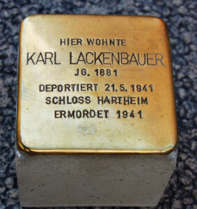 <p>HIER WOHNTE<br />
KARL LACKENBAUER<br />
JG. 1881<br />
DEPORTIERT 21.5.1941<br />
SCHLOSS HARTHEIM<br />
ERMORDET 1941</p>
