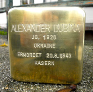 <p>ALEXANDER DUBINA<br />
JG. 1926<br />
UKRAINE<br />
ERMORDET 20.8.1943<br />
KASERN</p>
