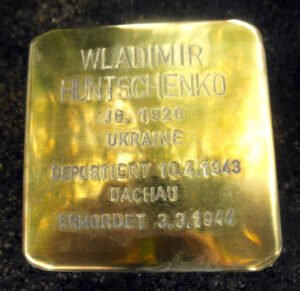 <p>WLADIMIR HUNTSCHENKO<br />
JG. 1926<br />
UKRAINE<br />
DEPORTIERT 10.4.1943<br />
DACHAU<br />
ERMORDET 3.3.1944</p>
