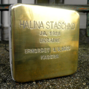 <p>HALINA STASCHKO<br />
JG. 1926<br />
UKRAINE<br />
ERMORDET 1.5.1945<br />
KASERN</p>
