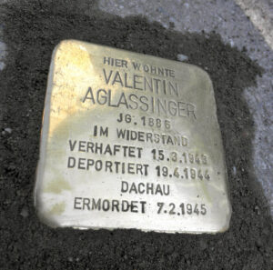 <p>HIER WOHNTE<br />
VALENTIN<br />
AGLASSINGER<br />
JG. 1886<br />
IM WIDERSTAND<br />
VERHAFTET 15.3.1943<br />
DEPORTIERT 19.4.1944<br />
DACHAU<br />
ERMORDET 7.2.1945</p>
