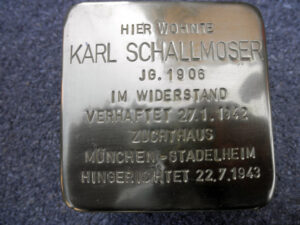 <p>HIER WOHNTE<br />
KARL SCHALLMOSER<br />
JG. 1906<br />
IM WIDERSTAND<br />
VERHAFTET 27.1.1942<br />
ZUCHTHAUS<br />
MÜNCHEN-STADELHEIM<br />
HINGERICHTET 22.7.1943</p>
