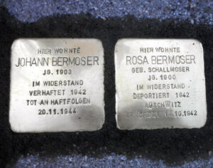 <p>HIER WOHNTE<br />
JOHANN BERMOSER<br />
JG. 1903<br />
IM WIDERSTAND<br />
VERHAFTET 1942<br />
TOT AN HAFTFOLGEN<br />
20.11.1944</p>
