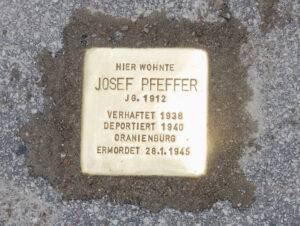 <p>Hier wohnte<br />
Josef Pfeffer<br />
Jg. 1912<br />
Verhaftet 1938<br />
Deportiert 1940<br />
Oranienburg<br />
Ermordet 28.1.1945</p>
