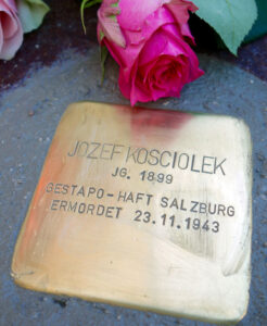 <p>JOZEF KOSCIOLEK<br />
JG. 1899<br />
POLEN<br />
HAFT GESTAPO SALZBURG<br />
ERMORDET 23.11.1943</p>
