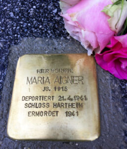 <p>HIER WOHNTE<br />
MARIA AIGNER<br />
JG. 1915<br />
DEPORTIERT 21.4.1941<br />
SCHLOSS HARTHEIM<br />
ERMORDET 1941</p>
