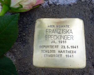 <p>HIER WOHNTE<br />
FRANZISKA SPECKINGER<br />
JG. 1916<br />
DEPORTIERT 23.5.1941<br />
SCHLOSS HARTHEIM<br />
ERMORDET 1941</p>
