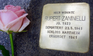 <p>HIER WOHNTE<br />
RUPERT ZANINELLI<br />
JG. 1923<br />
DEPORTIERT 23.5.1941<br />
SCHLOSS HARTHEIM<br />
ERMORDET 1941</p>
