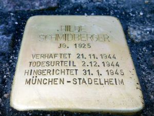 <p>HILDE SCHMIDBERGER<br />
JG. 1925<br />
VERHAFTET 21.11.1944<br />
2.12.1944 ZUM TODE VERURTEILT<br />
HINGERICHTET 31.1.1945<br />
MÜNCHEN-STADELHEIM</p>
