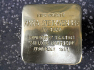 <p>HIER WOHNTE<br />
ANNA STEINWENDER<br />
JG. 1858<br />
DEPORTIERT 18.4.1941<br />
SCHLOSS HARTHEIM<br />
ERMORDET 1941</p>
