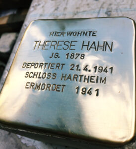 <p>HIER WOHNTE<br />
THERESE HAHN<br />
JG. 1878<br />
DEPORTIERT 21.4.1941<br />
SCHLOSS HARTHEIM<br />
ERMORDET 1941</p>
