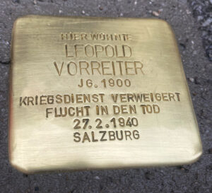 <p>HIER WOHNTE<br />
LEOPOLD<br />
VORREITER<br />
JG. 1900<br />
KRIEGSDIENST VERWEIGERT<br />
SUIZID 27.2.1940<br />
SALZBURG</p>
