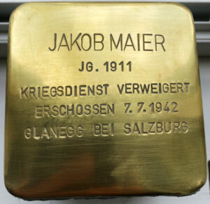 <p>JAKOB MAIER<br />
JG. 1911<br />
KRIEGSDIENST VERWEIGERT<br />
ERSCHOSSEN 7.7.1942<br />
GLANEGG BEI SALZBURG</p>
