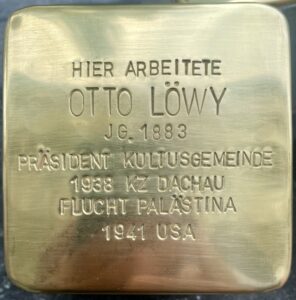 <p>Hier arbeitete<br />
Otto Löwy<br />
JG. 1883<br />
Präsident Kultusgemeinde<br />
1938 KZ Dachau<br />
Flucht Palästina<br />
1941 USA</p>
