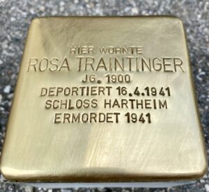 <p>HIER WOHNTE<br />
ROSA TRAINTINGER<br />
JG. 1900<br />
DEPORTIERT 16.4.1941<br />
SCHLOSS HARTHEIM<br />
ERMORDET 1941</p>

